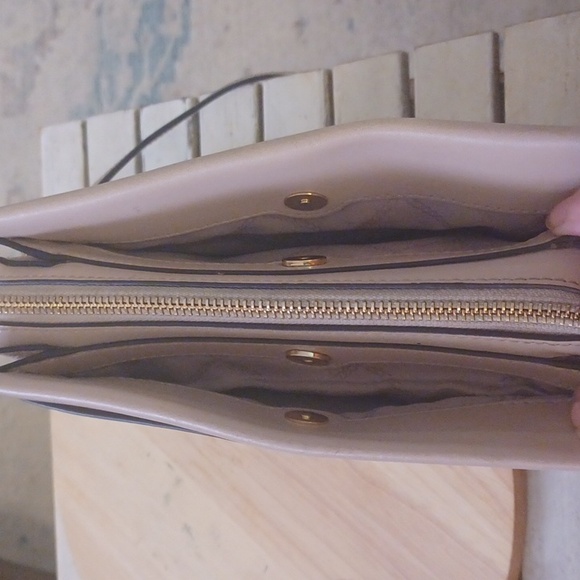 MICHAEL KORS JET SET LEATHER CROSSBODY BAG - Picture 8 of 10